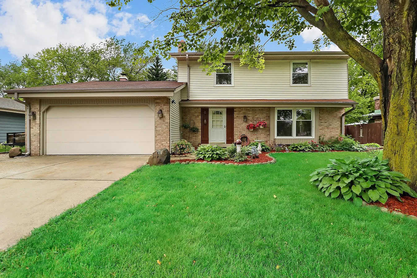 8202 Gina Dr photo 1