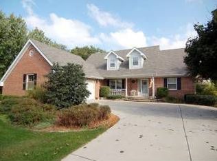 920 Millview Dr, Batavia, IL 60510