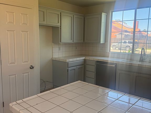 4th image of 255 Birchwood Ave