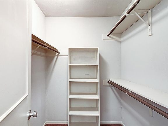 5th image of 1601 S Shepherd Dr APT 37