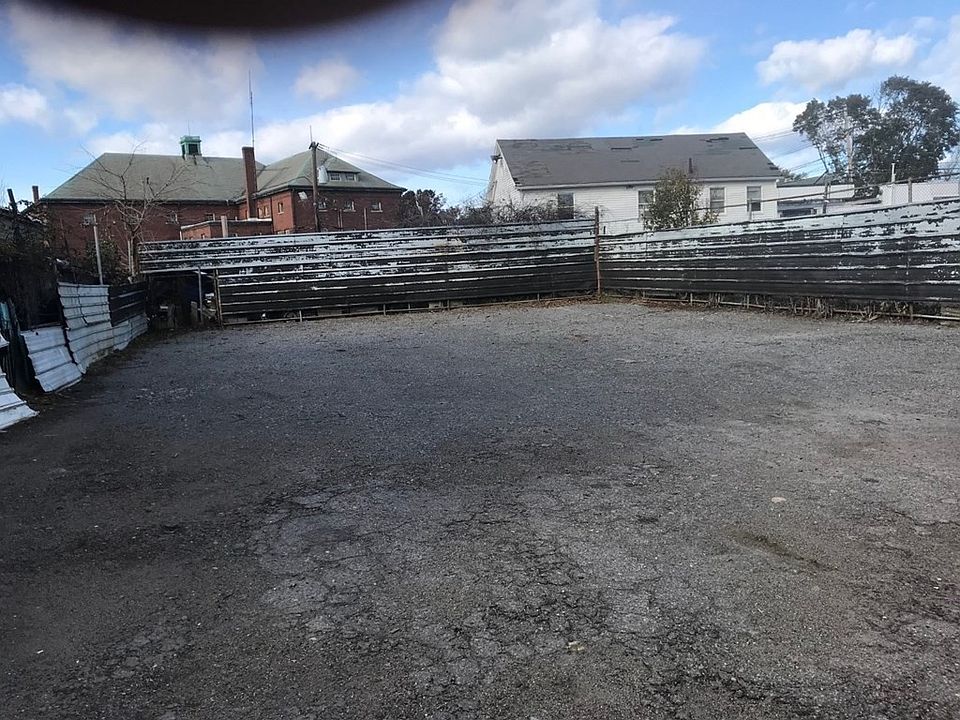 1st image of 15 Maguire Ct