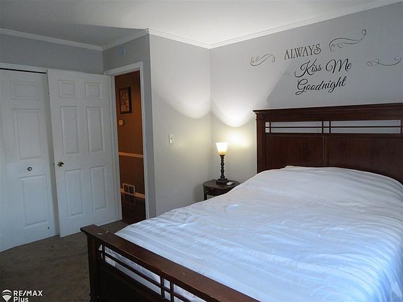 3rd image of 8377 Oak Shade Ct