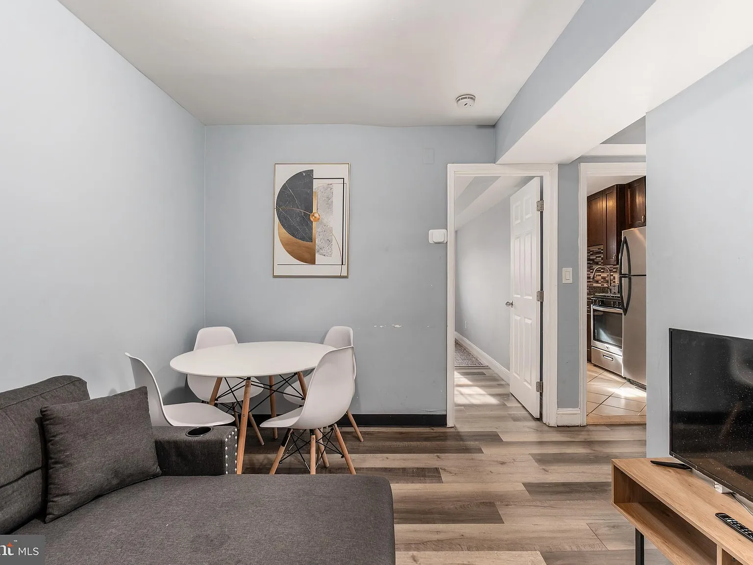 2 bed, 1.0 bath, 700 sqft, $1,700 — Photo 3
