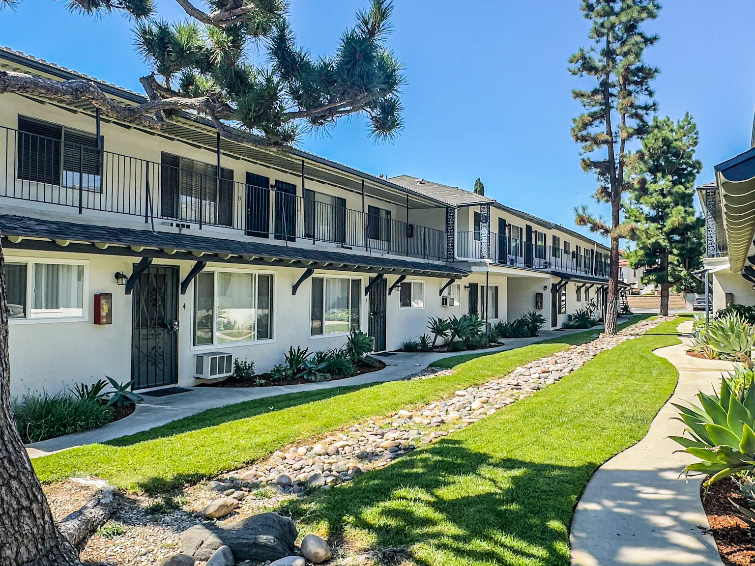 3 bed, 1159 sqft, $2,525 — Photo 3