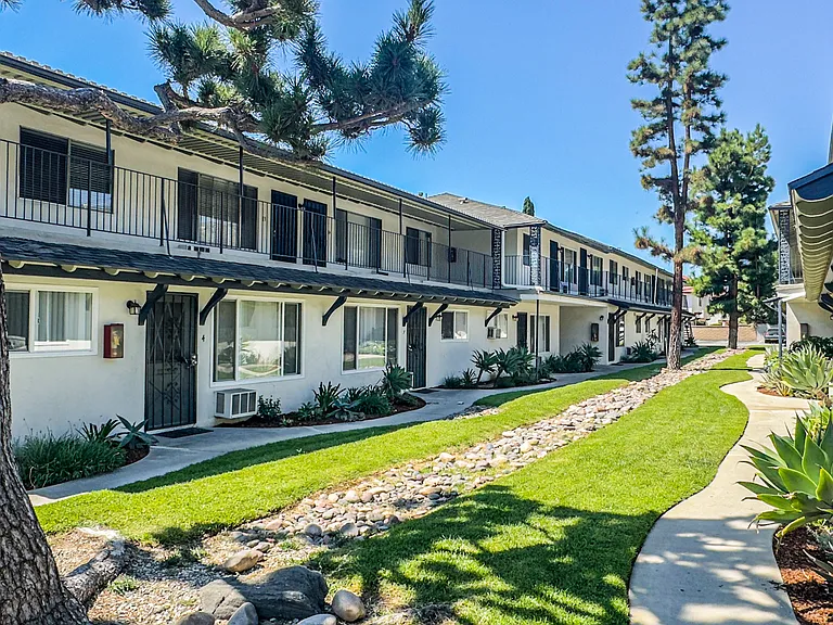5565 Santa Anita Ave #6 — Photo 3