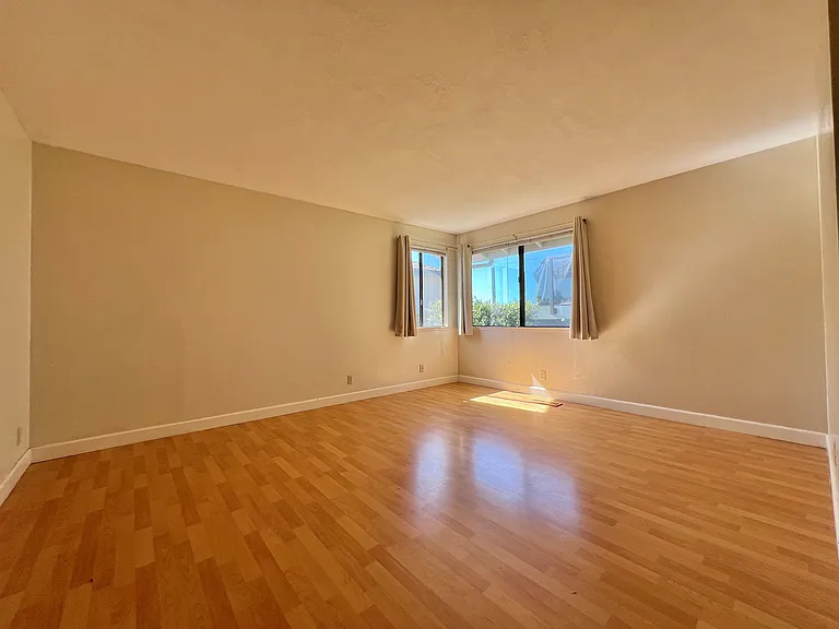 463 Sea Horse Dr — Photo 13