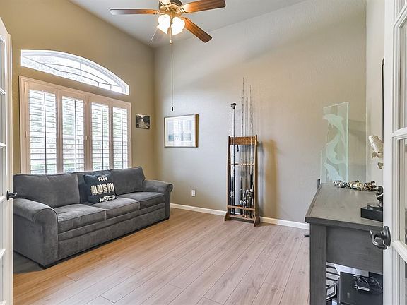 4th image of 427 Holly Branch Ln