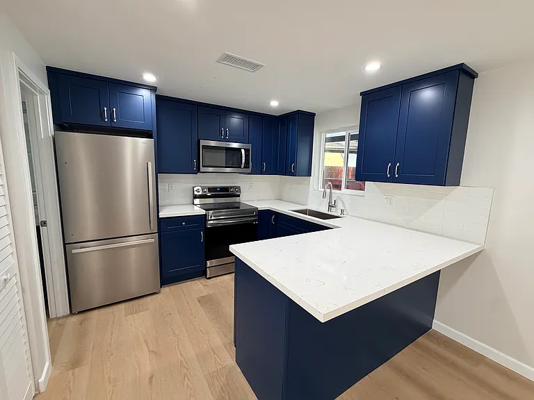 1516 E 5th St #H — Photo 6