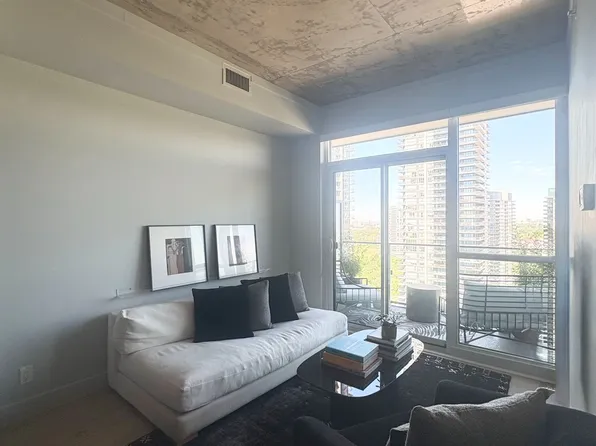 2200 Lake Shore Blvd W #2806, Toronto, ON M8V 1A4