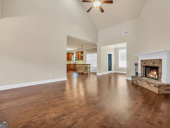 4th image of 205 Arborview Dr