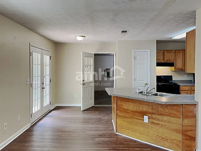 7114 Hillcrest Chase Dr — Photo 4