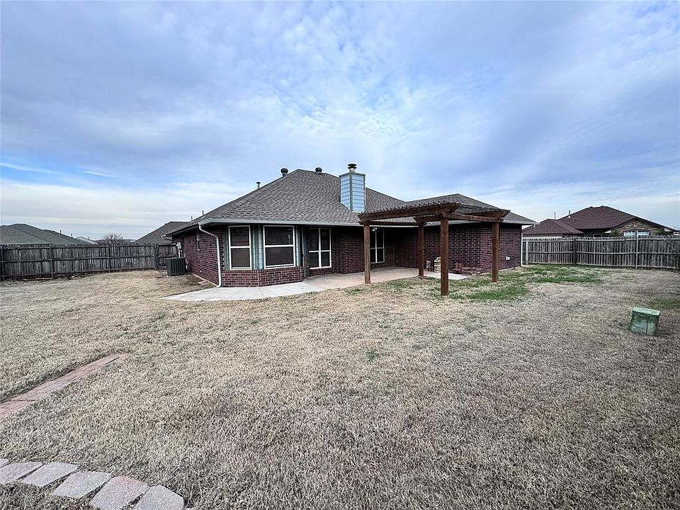 2nd image of 2840 SE 90th St