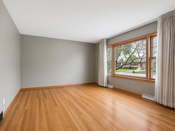 3rd image of 16411 Evans Ave