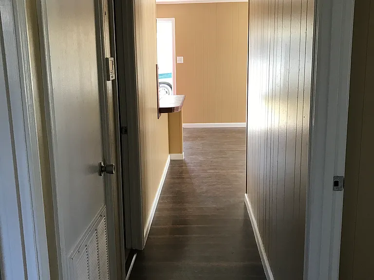 1910 W Oak Ave — Photo 16