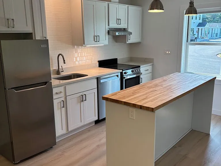 200 Laurel St — Photo 1
