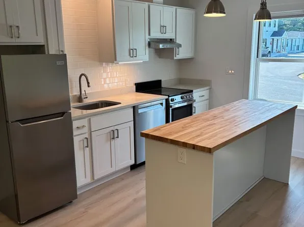 200 Laurel Street, 200 Laurel St #1, Lee, MA 01238