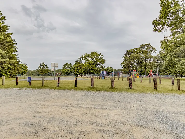 380 Clubhouse Dr #19 — Photo 12