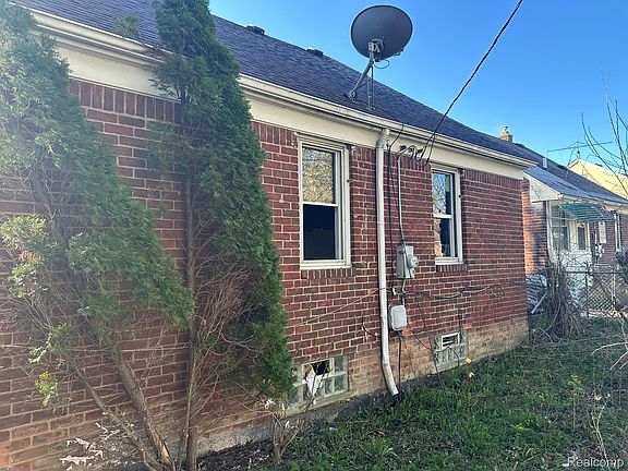 4th image of 10909 Marne St