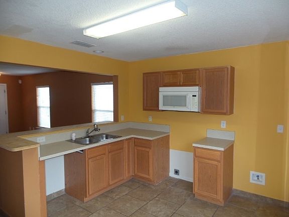 4th image of 180 Brookfall Dr