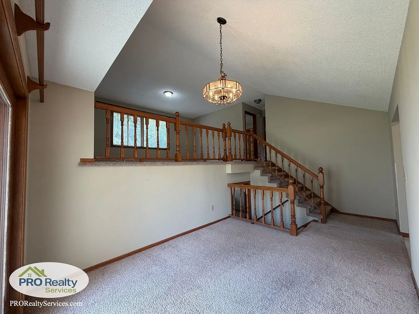3 Bedroom Home in Shoreview — Photo 2