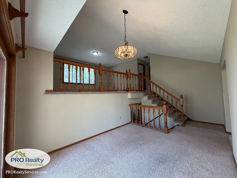 5642 Royal Oaks Dr — Photo 2