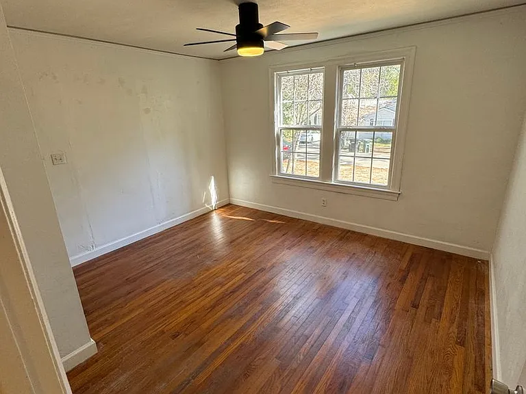 104 Edwards St — Photo 17