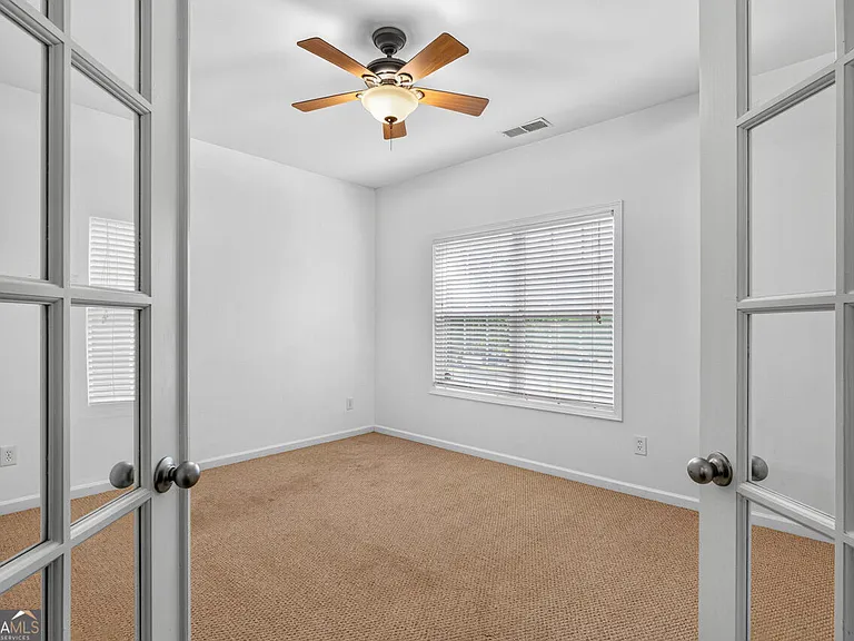 1201 Shelborne Way — Photo 5
