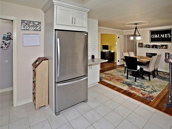 4th image of 49 Windihill Dr