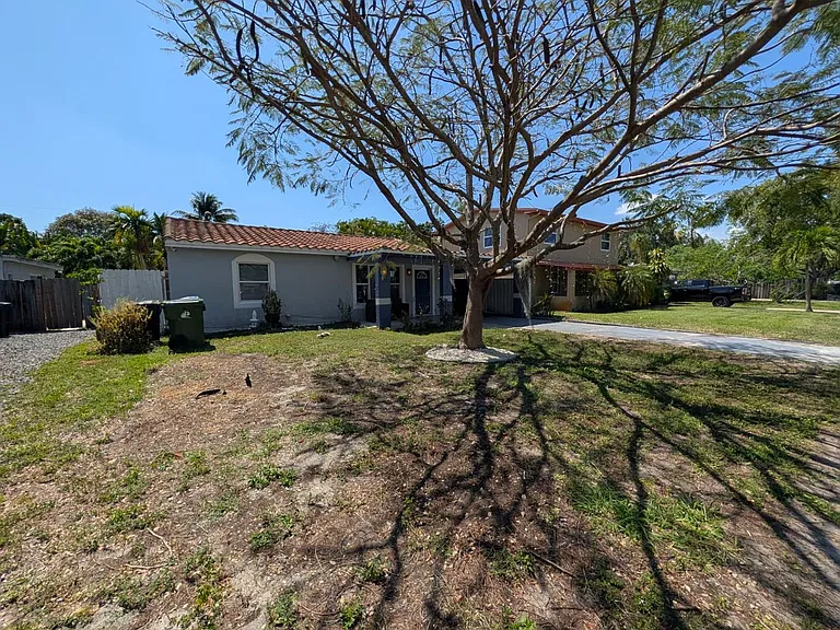 1629 NW 5th Ave — Photo 2