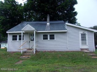 958 E River Dr, Lake Luzerne, NY 12846