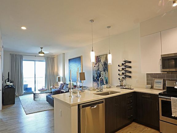 4th image of 910 N Florida Ave Floor 2219