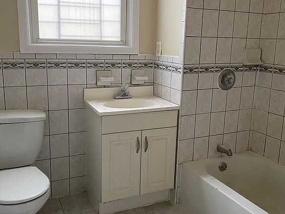 4th image of 19 Seymour Ave APT 2