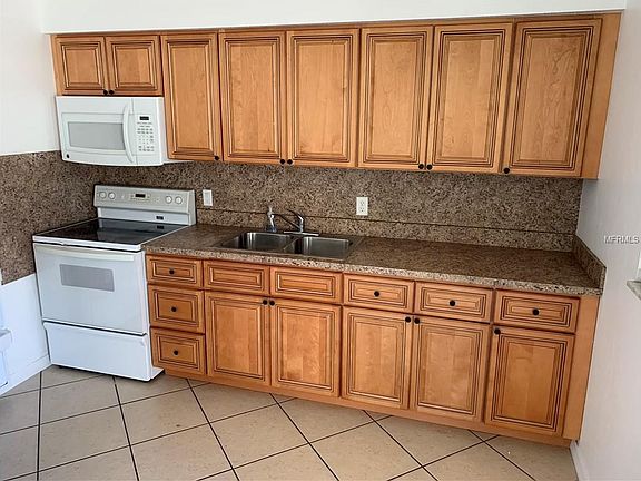 2nd image of 520 W Venice Ave