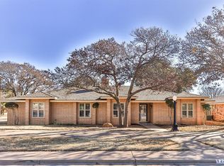 2201 Rice Dr, Levelland, TX 79336