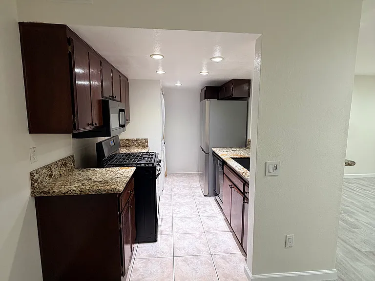 9424 Twin Trails Dr #103 — Photo 31