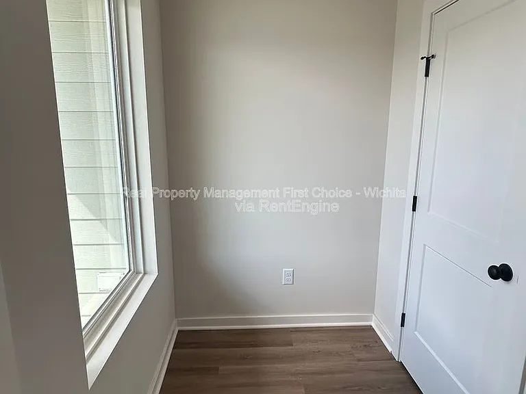 138 N Gowen St — Photo 32