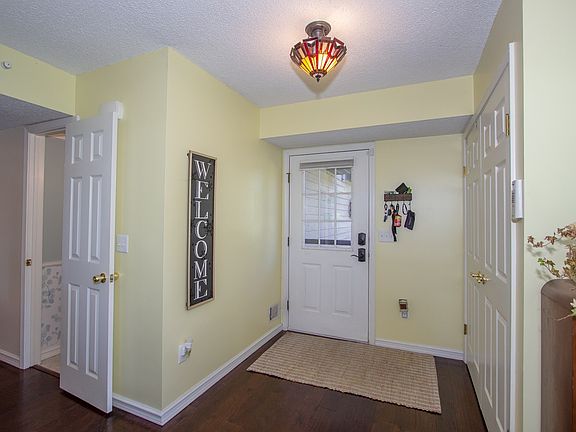 5th image of 85 Meadowbrook Dr