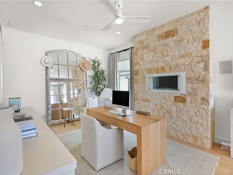 3306 Marcus Ave — Photo 24