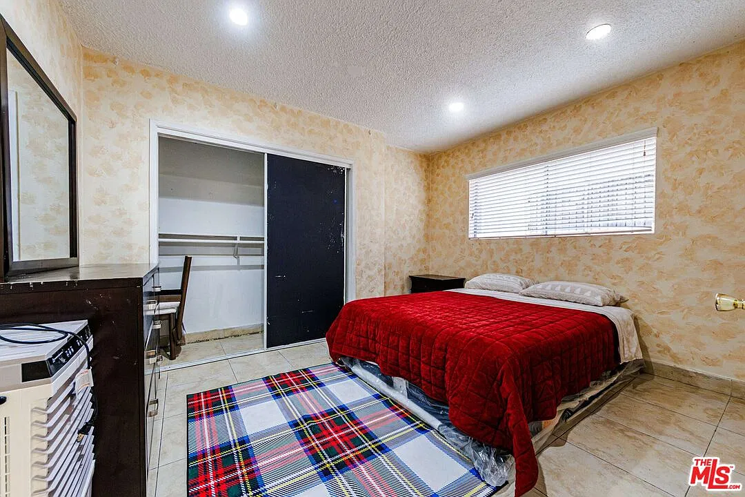 9 bed, 10.0 bath, 6524 sqft, $2,700 — Photo 4