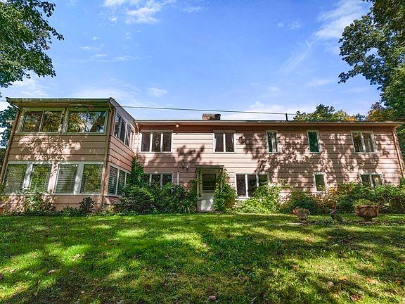3rd image of 27 Holmes St