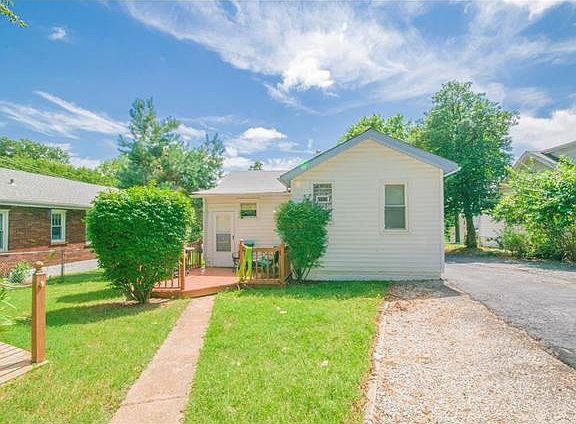 3rd image of 8307 Flora Ave