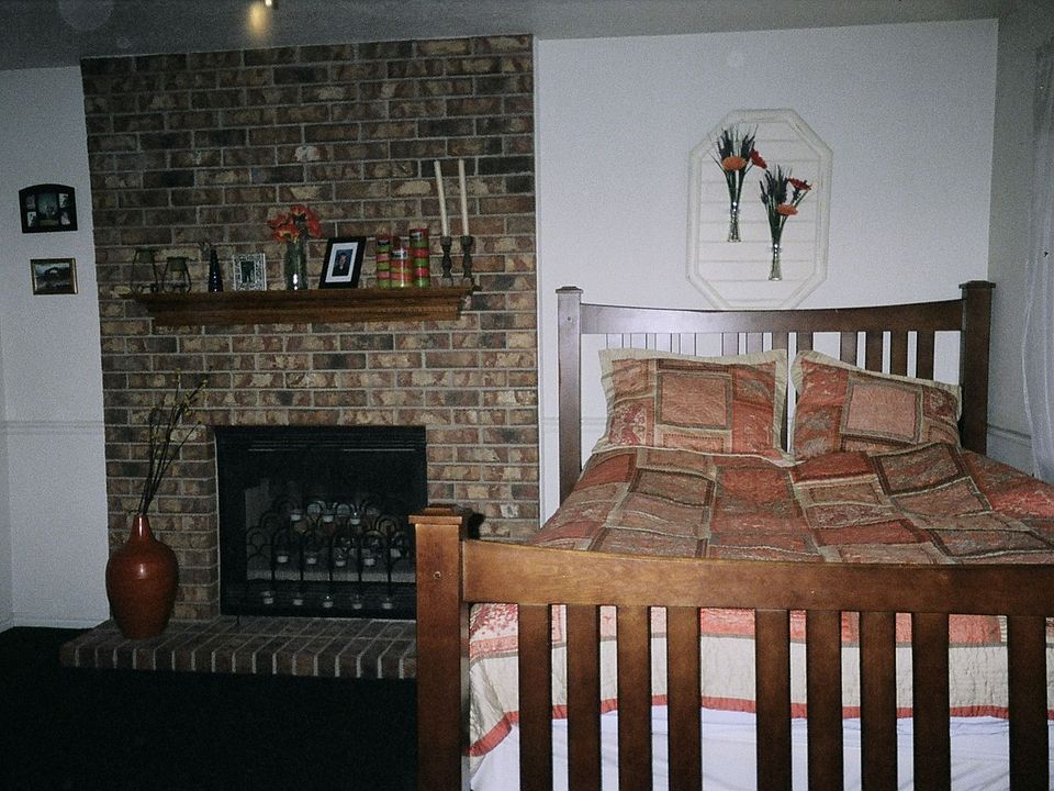 Masterbedroom with fireplace