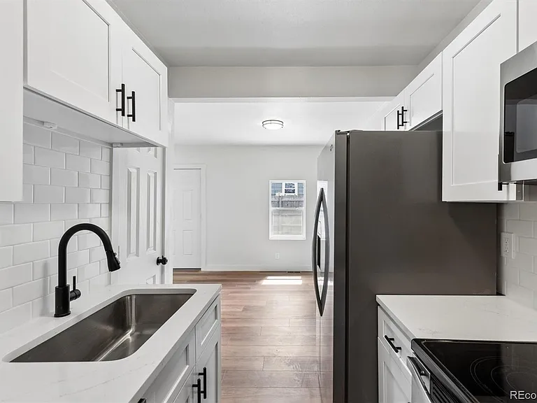 1285 S Irving St — Photo 11