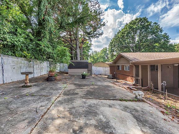 5th image of 137 Champa Ave