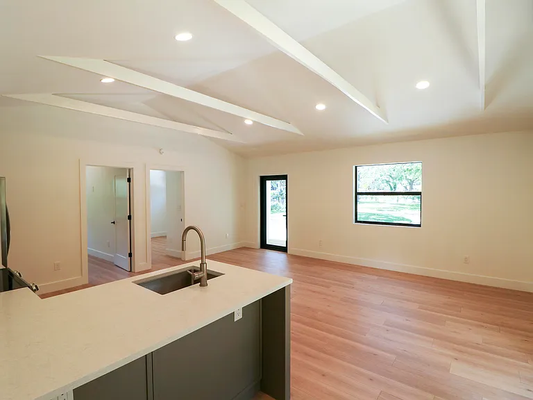 2101 Riverland Rd — Photo 5