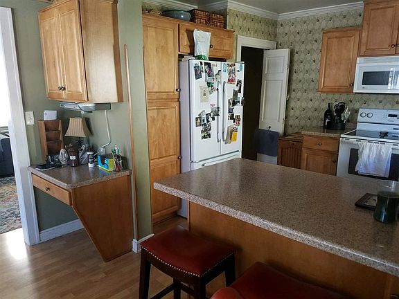 5th image of 717 Cass Ave