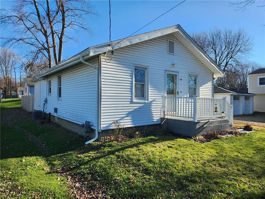 531 Baker Ave photo 1