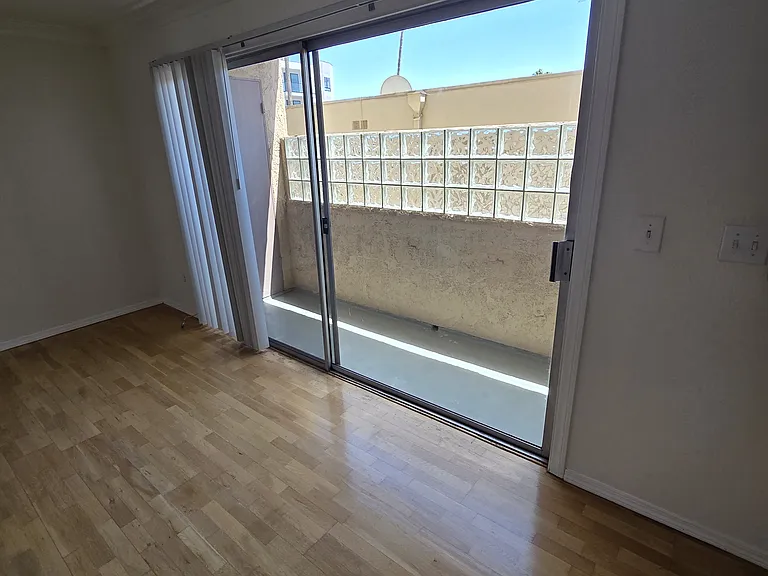 423 S Holt Ave #203 — Photo 7