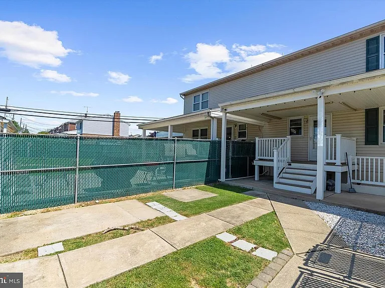 1268 Delbert Ave — Photo 43