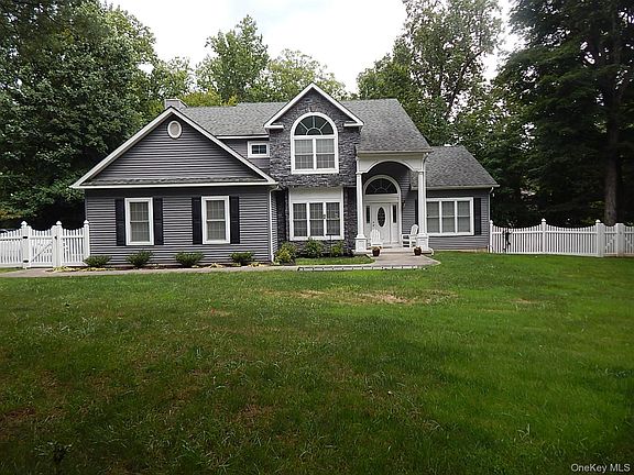3rd image of 220 N Little Tor Road